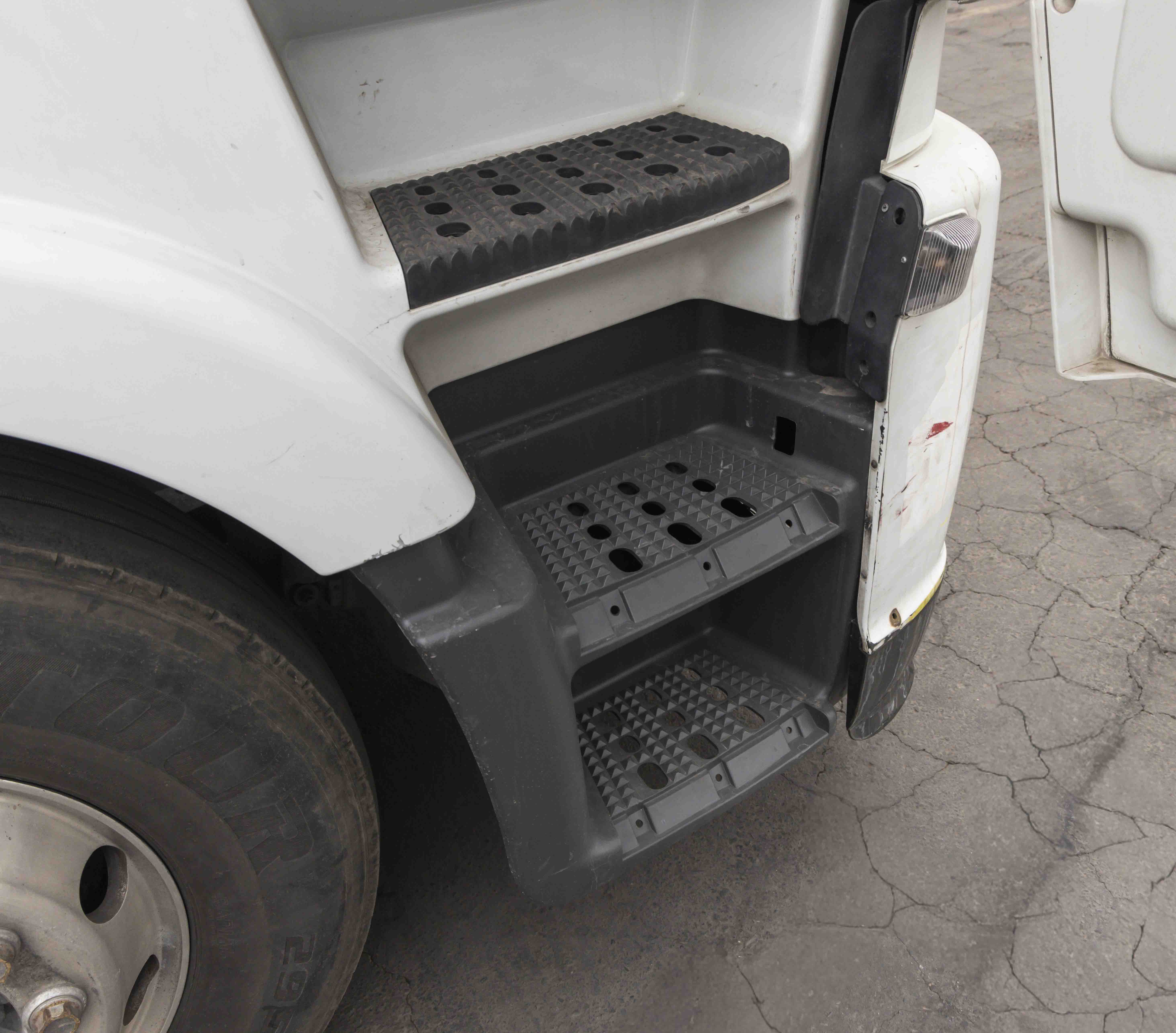 TRACTO CAMION IVECO 131