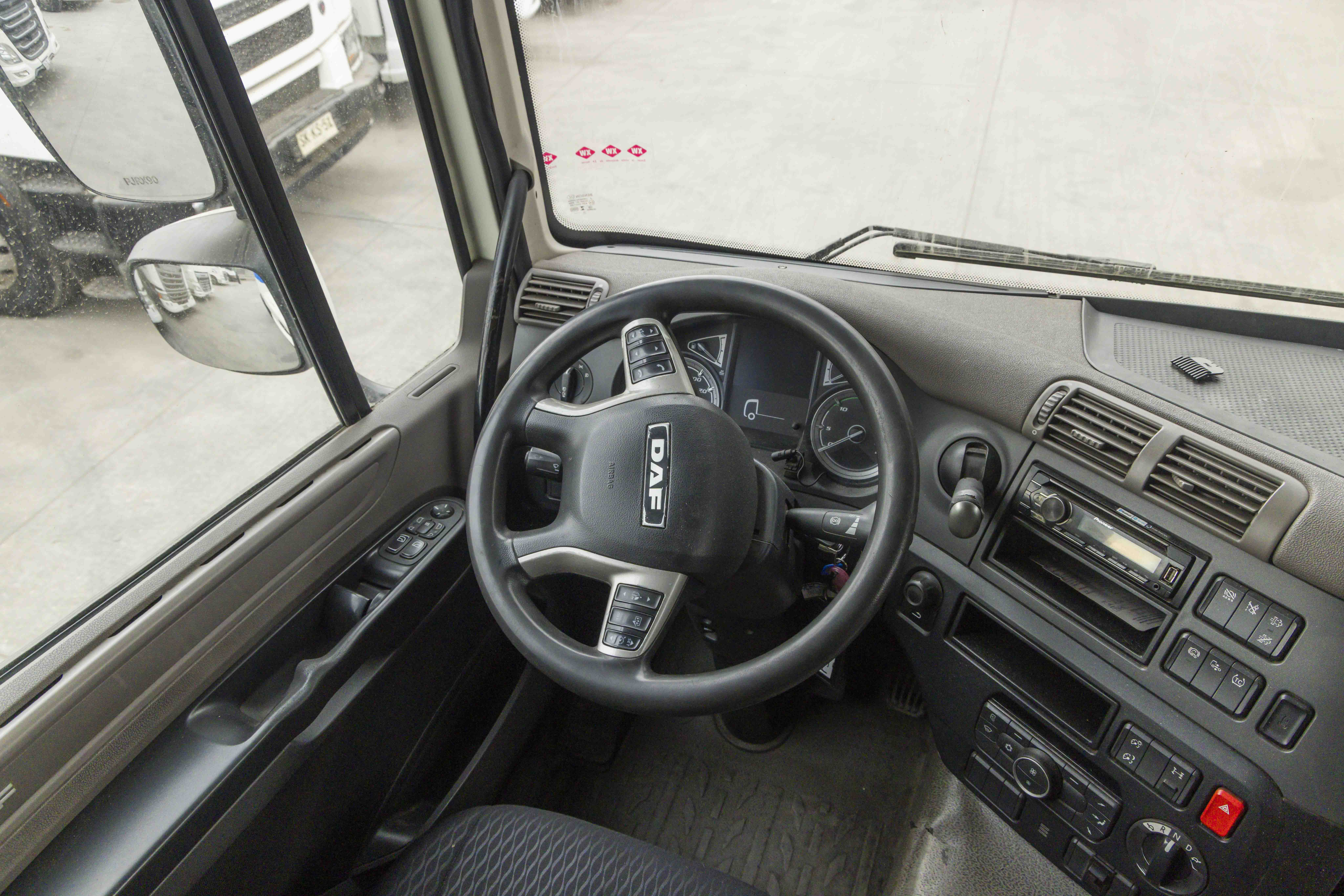 TRACTO CAMION DAF 140