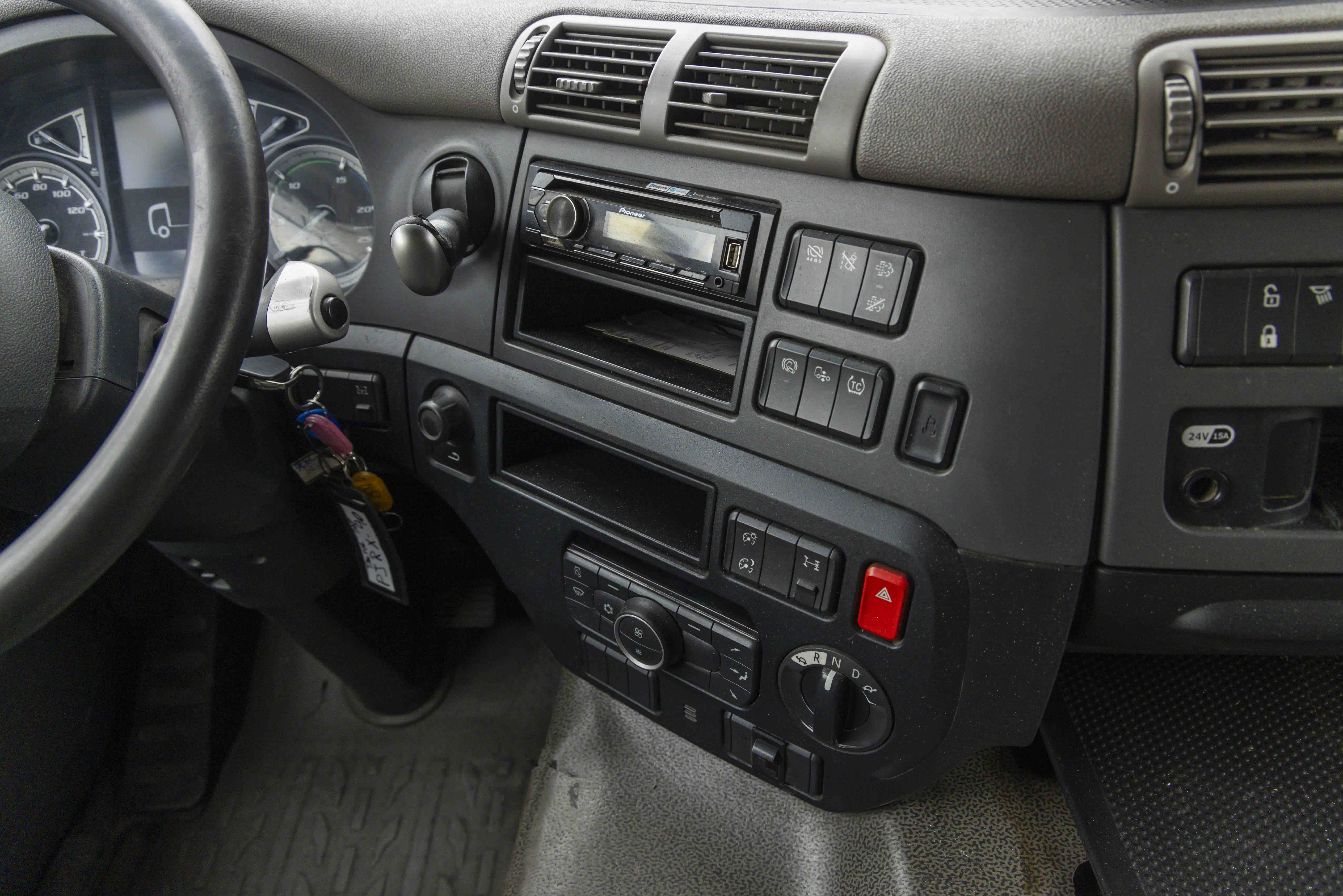 TRACTO CAMION DAF 140