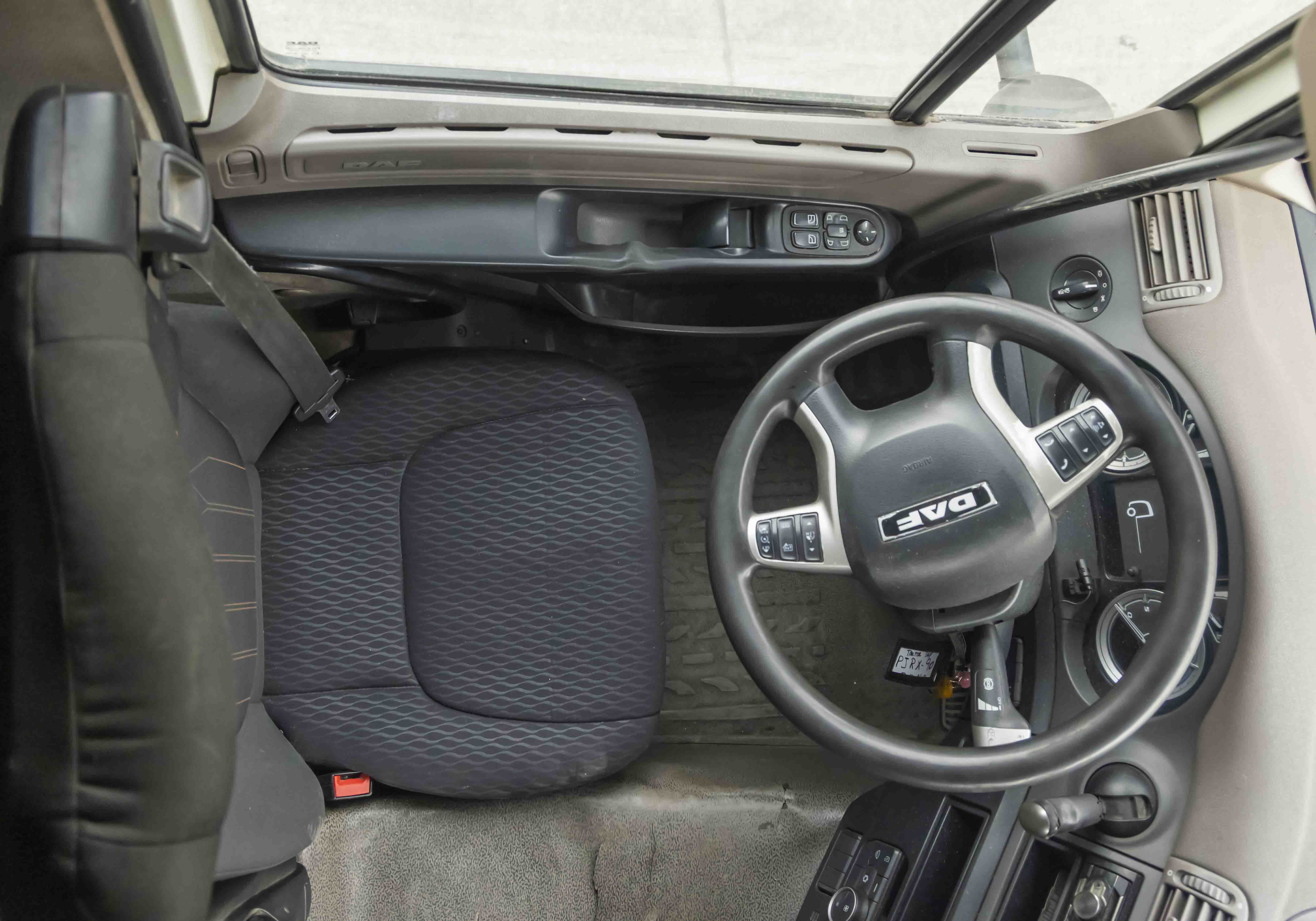 TRACTO CAMION DAF 140