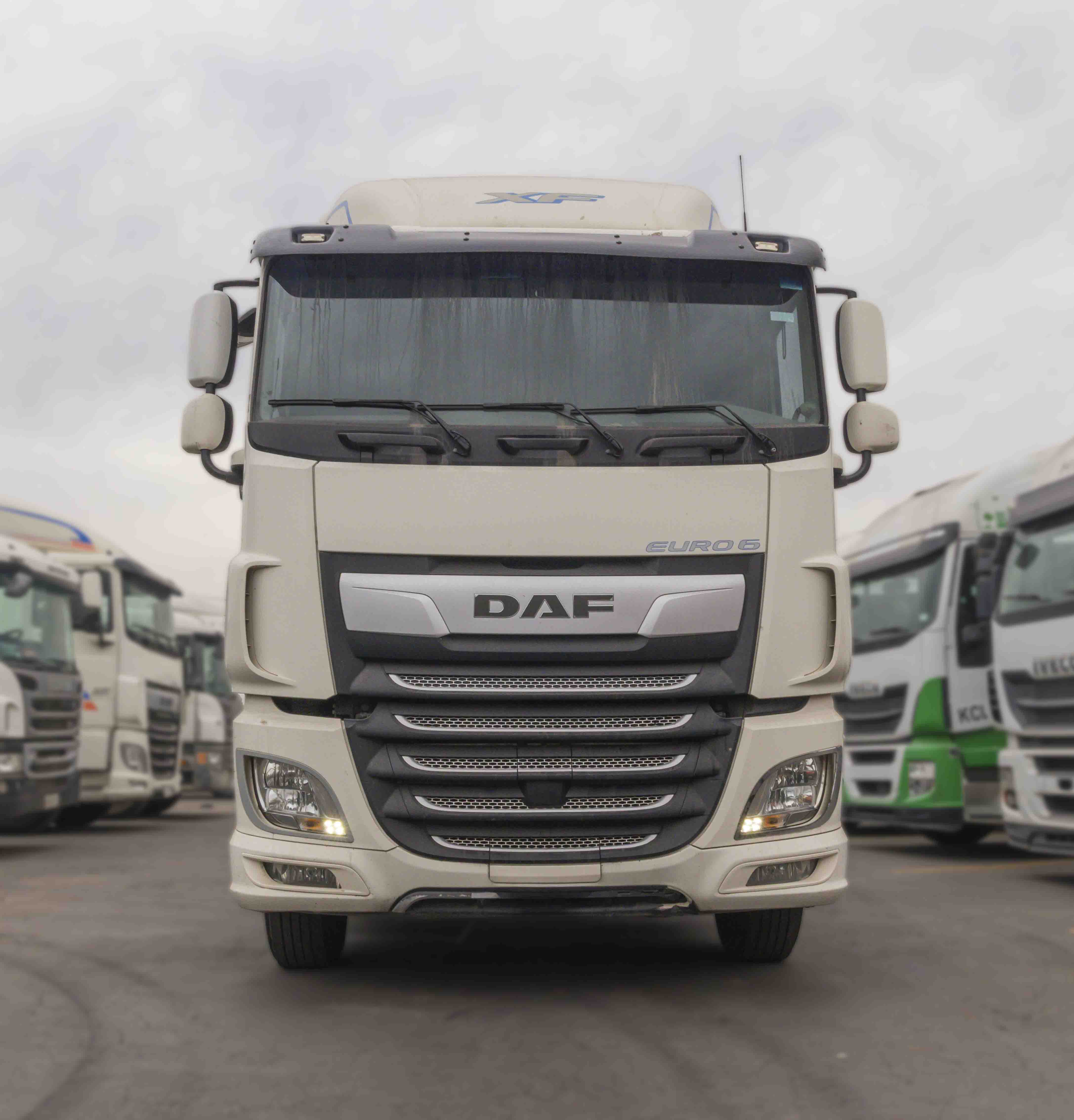 TRACTO CAMION DAF 137
