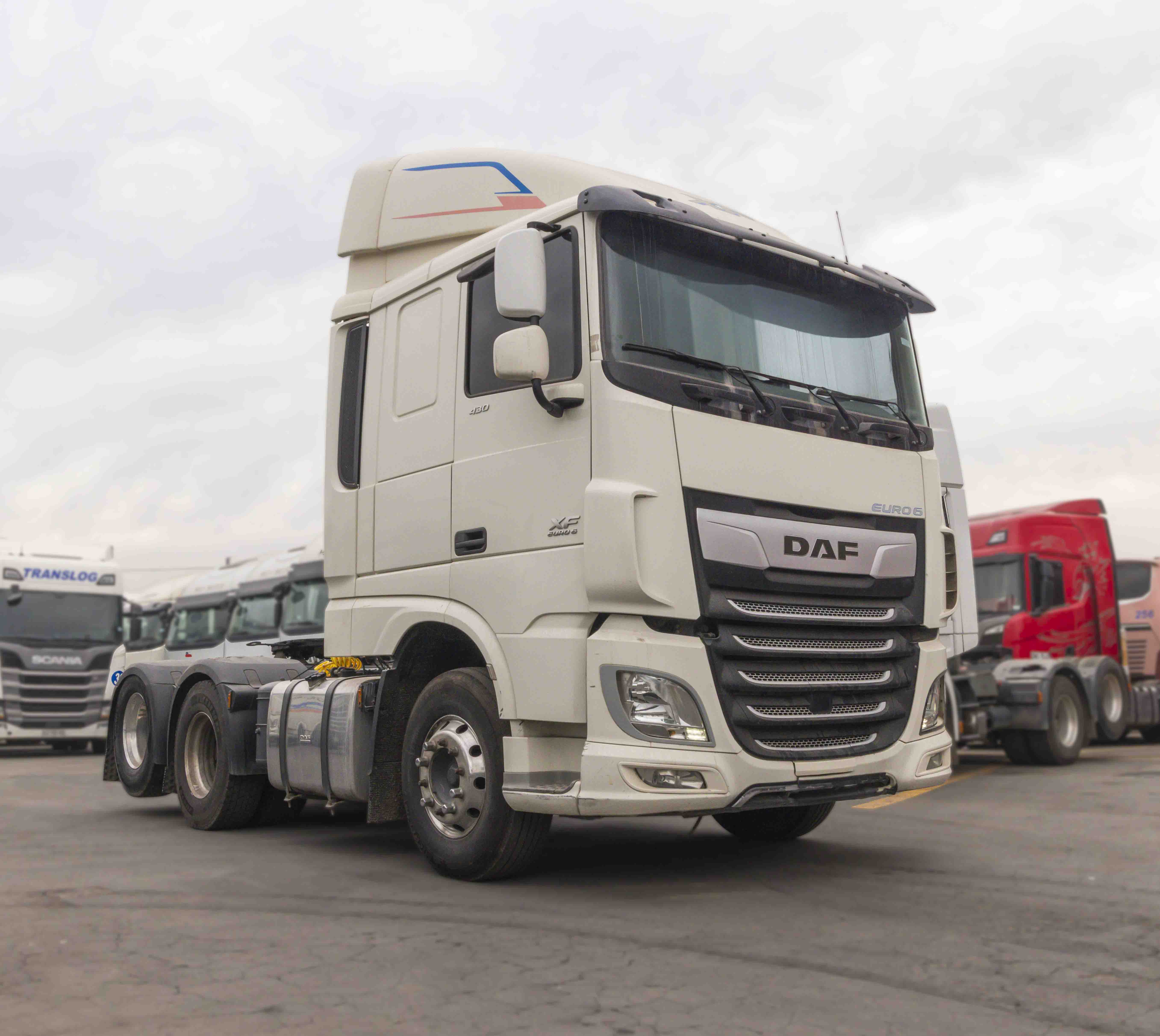 TRACTO CAMION DAF 137