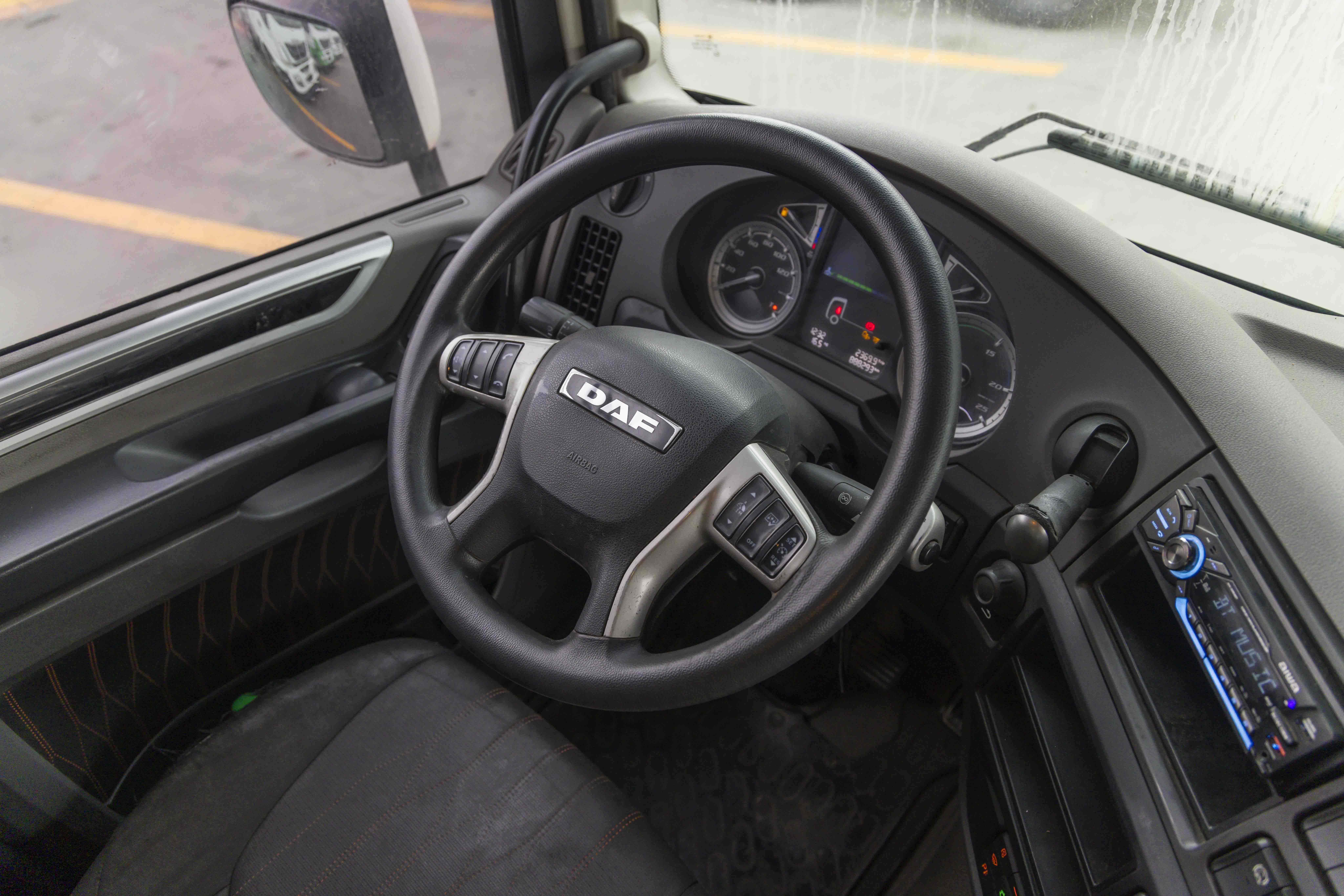 TRACTO CAMION DAF 137