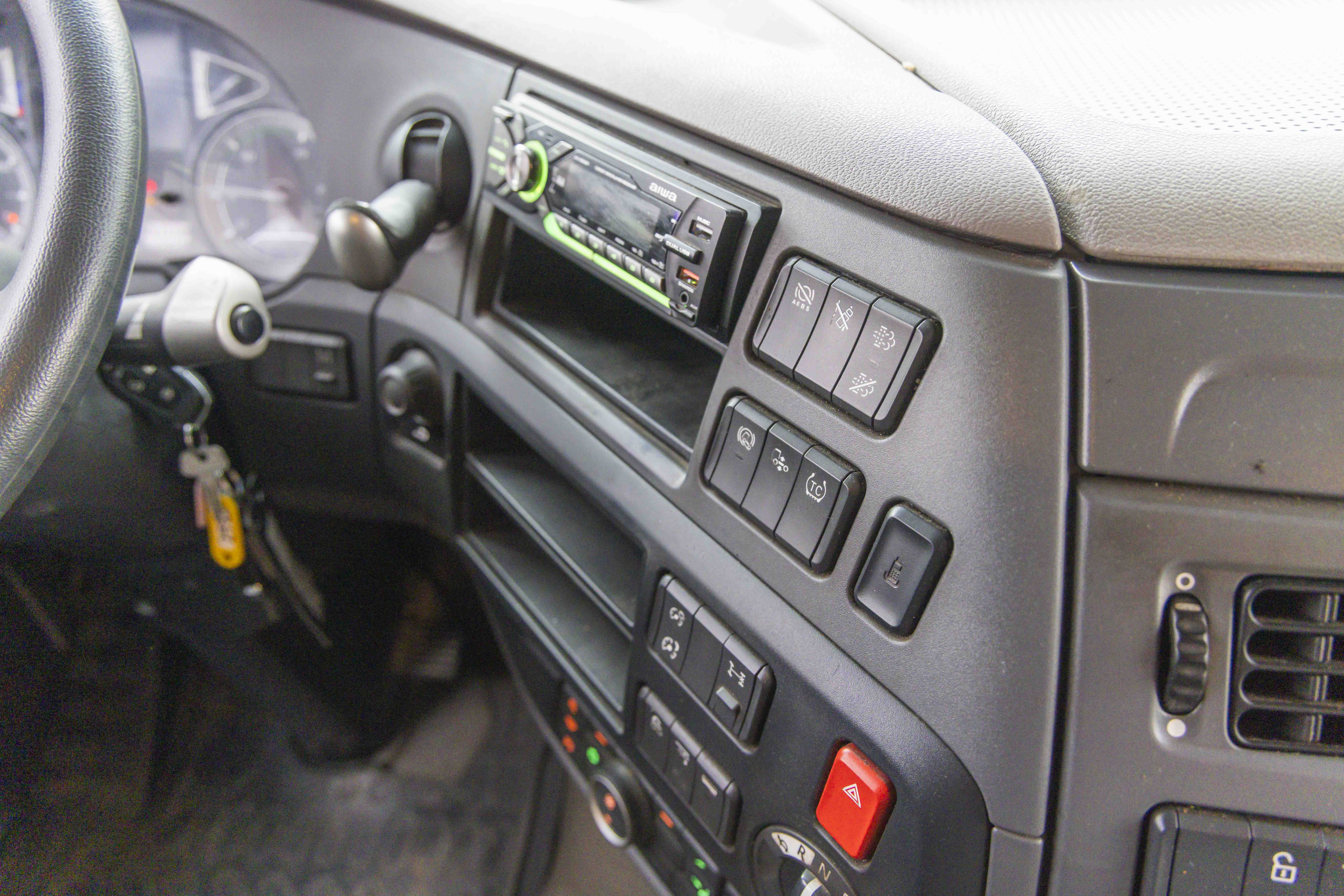 TRACTO CAMION DAF 137