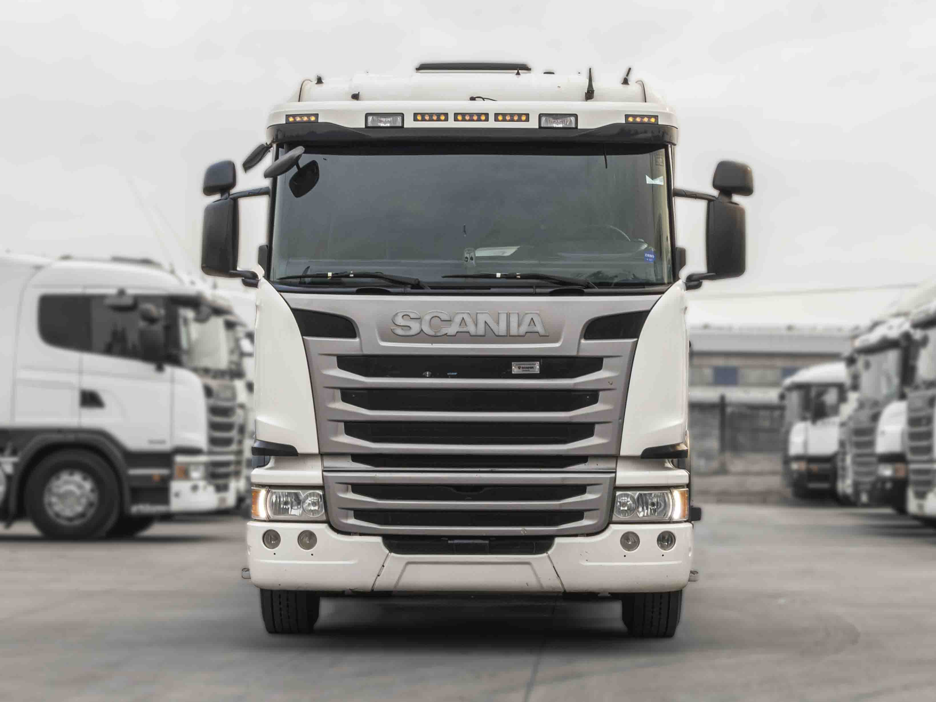 SCANIA Tracto camión 150 - foto principal