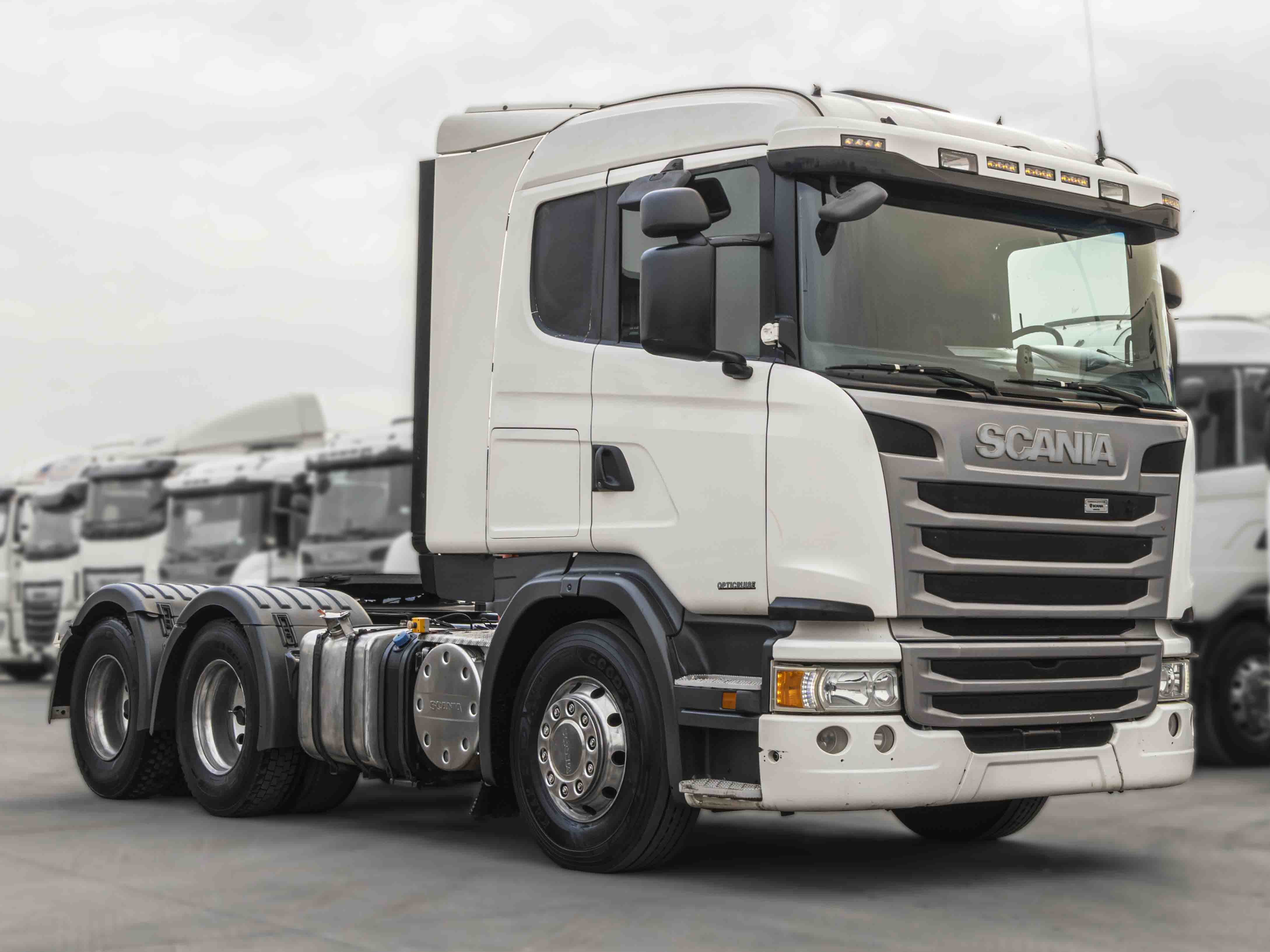 SCANIA Tracto camión 150 - foto 2