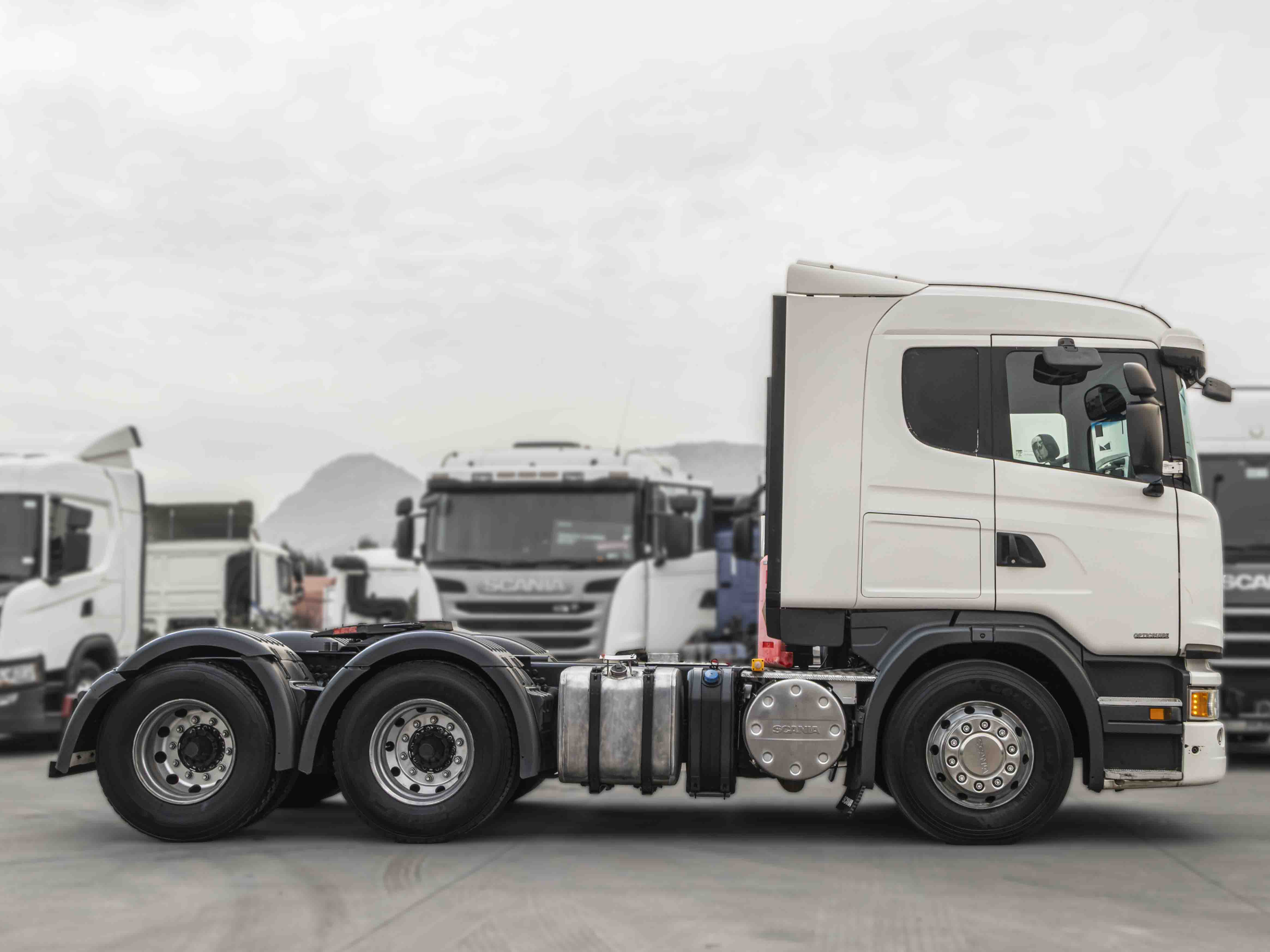 SCANIA Tracto camión 150 - foto 3